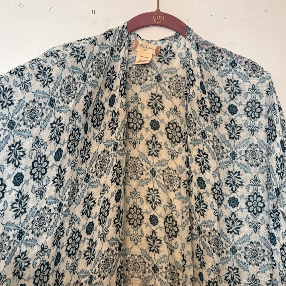 Altar'd State Boho Blue and Cream Floral Flowy Kimono Poncho Womens OS - Picture 5 of 9